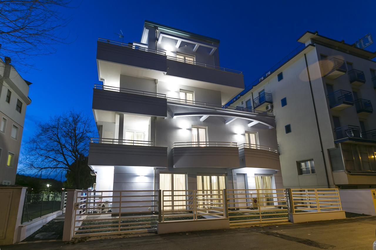Aparthotel Residenza Riva Azzurra à Rimini Extérieur photo